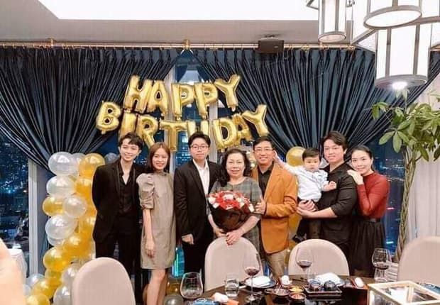 Hoàng Thùy Linh gặp 2 fan cứng, Lan Ngọc - Chi Dân nghi hẹn hò ở Sapa
