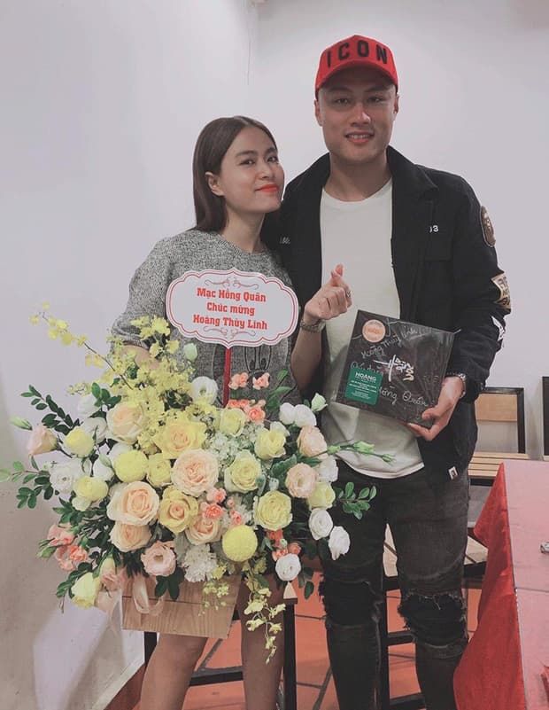 Hoàng Thùy Linh gặp 2 fan cứng, Lan Ngọc - Chi Dân nghi hẹn hò ở Sapa
