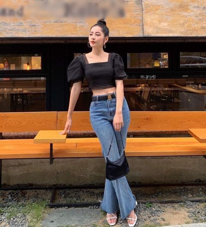 Hà Tăng phối quần jeans với áo thun, Tú Hảo khoe eo với croptop