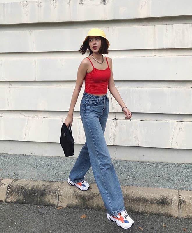 Hà Tăng phối quần jeans với áo thun, Tú Hảo khoe eo với croptop