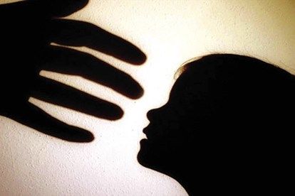 Hành vi hôn người dưới 16 tuổi có thể sẽ bị kết tội xâm hại trẻ em