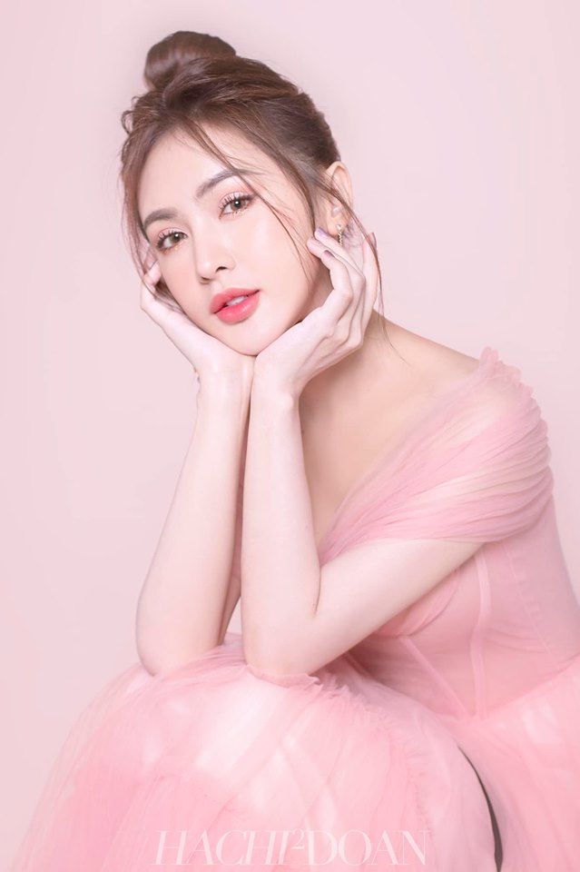 Kelly Nguyễn - hot girl sửa cằm 6 lần theo đuổi hình ảnh doanh nhân