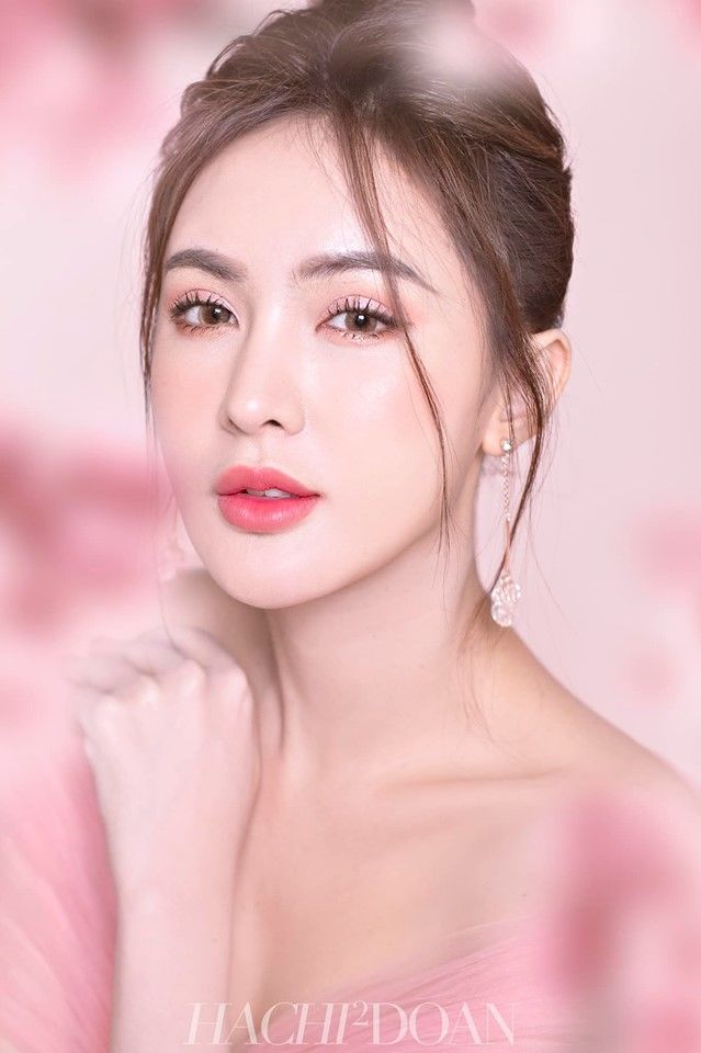 Kelly Nguyễn - hot girl sửa cằm 6 lần theo đuổi hình ảnh doanh nhân