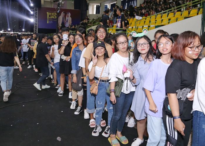 JACK và K-ICM tổ chức fan meeting lần đầu tiên công chiếu MV Em Gì Ơi