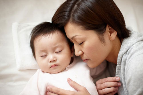 Kể từ sau khi sinh con, cha mẹ không còn những giấc ngủ ngon