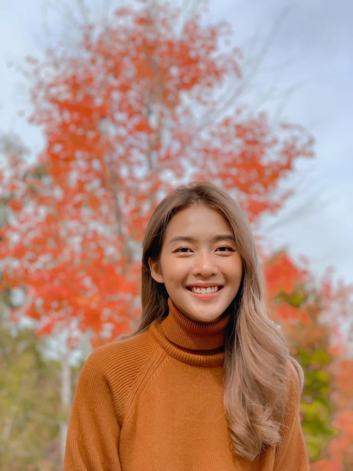 Khả ngân sở hữu nụ cười tỏa nắng làm tan chảy mọi ánh nhìn