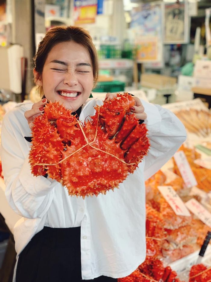 Khả ngân sở hữu nụ cười tỏa nắng làm tan chảy mọi ánh nhìn