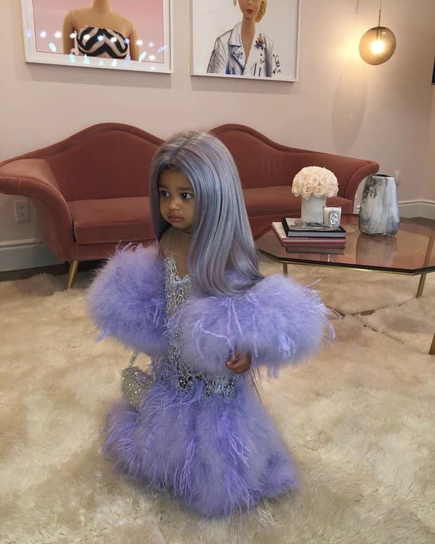 Kylie Jenner chơi lớn cho Stormi cosplay thành phiên bản nhí của mẹ