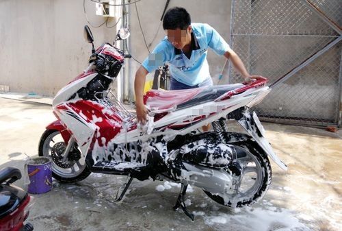 Lái xe bẩn ra đường, bạn có thể sẽ bị phạt tiền đến 1 triệu đồng