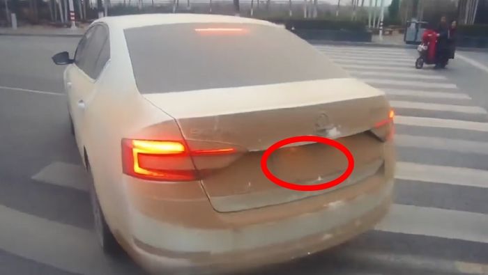 Lái xe bẩn ra đường, bạn có thể sẽ bị phạt tiền đến 1 triệu đồng