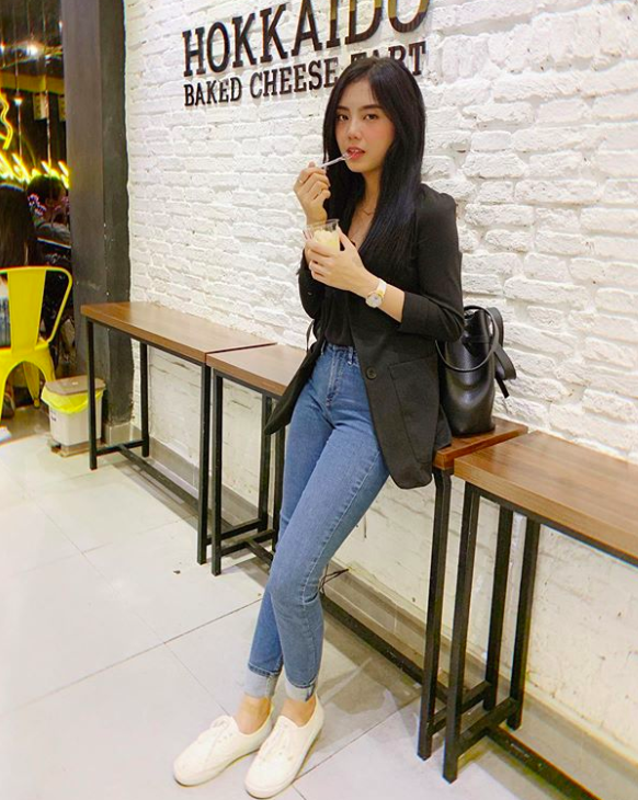 Lâm Á Hân nhuận sắc xinh như gái 18 sau công khai người yêu mới