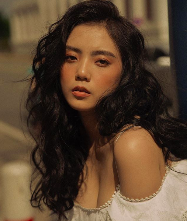 Lâm Á Hân nhuận sắc xinh như gái 18 sau công khai người yêu mới