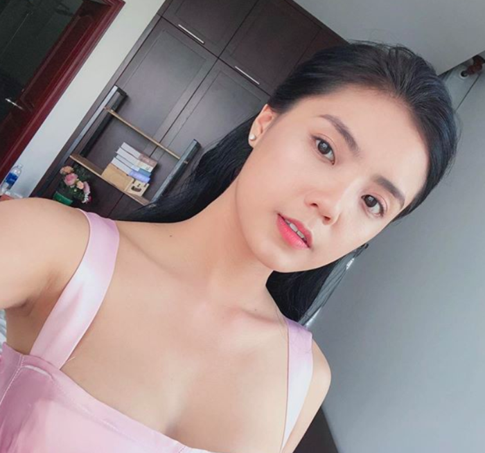 Lâm Á Hân nhuận sắc xinh như gái 18 sau công khai người yêu mới