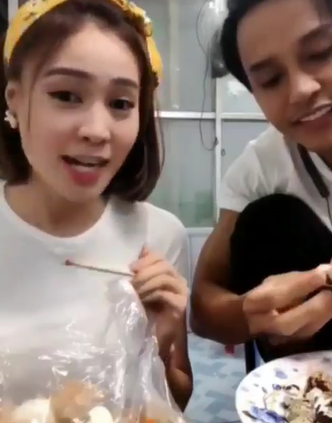 Ninh Dương Lan Ngọc hướng dẫn ăn trứng cút không trôi son