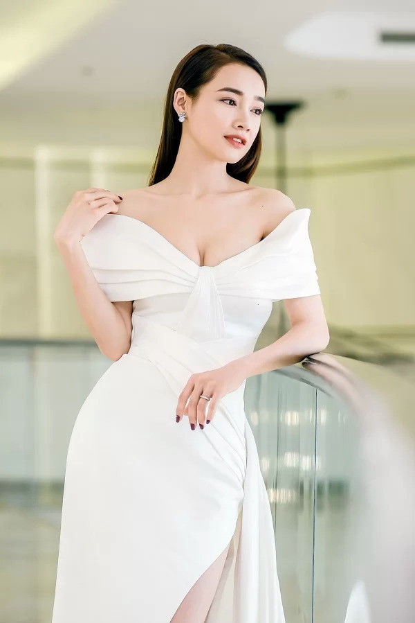 Lan Ngọc, Nhã Phương qua lời kể của bạn thời đại học Oanh Kiều