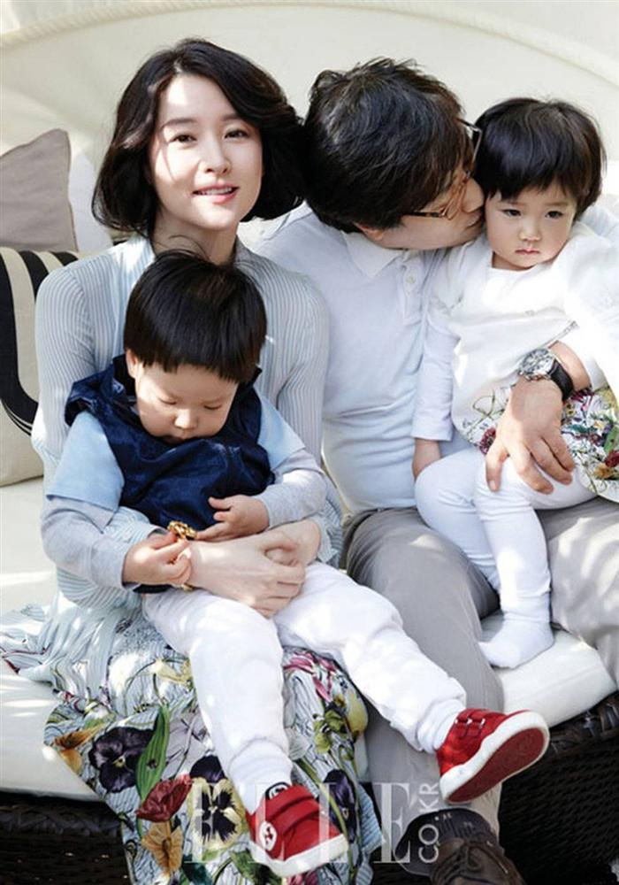 Lộ hình ảnh hiếm hoi của Dae Jang Geum Lee Young Ae và chồng con