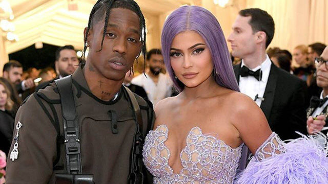 Lộ loạt bằng chứng Travis “cắm sừng” Kylie để tòn ten với “tiểu tam”