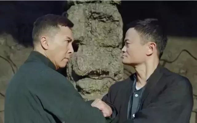 Lý Liên Kiệt - Ngôi sao “hết thời” nhưng vẫn giàu sụ vì có “ô dù”