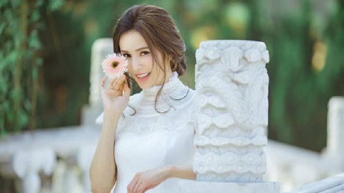 Lý Nhược Đồng khoác váy cô dâu khoe sắc vóc xinh như tiên tử tuổi 46