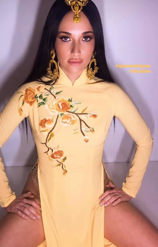 Mặc áo dài Việt Nam nhưng quên quần, Kacey Musgraves bị CĐM chỉ trích