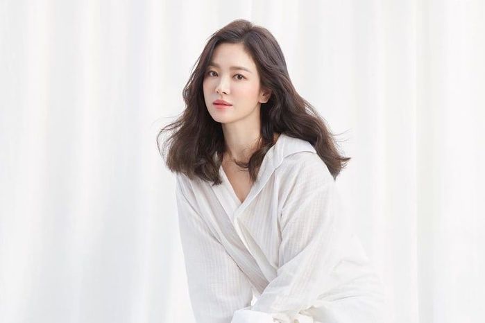 Mặc kệ điều tiếng, Song Hye Kyo vẫn xuất hiện rạng rỡ và năng động