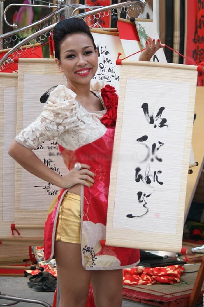 Mai Phương Thúy, Hiền Thục bị khui hình ảnh xấu xí khi mặc áo dài