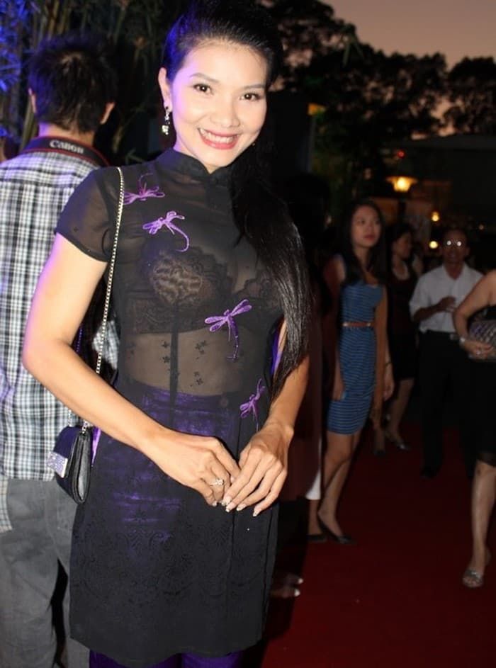 Mai Phương Thúy, Hiền Thục bị khui hình ảnh xấu xí khi mặc áo dài