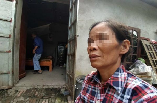 Mẹ phải bán cả đàn chó mới đủ tiền cho con trai cưới vợ hơn 20 tuổi