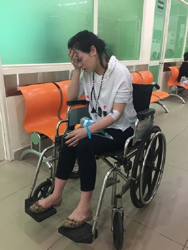 Minh Tuyết và các sao Việt làm việc quá sức đến mức ngất xỉu