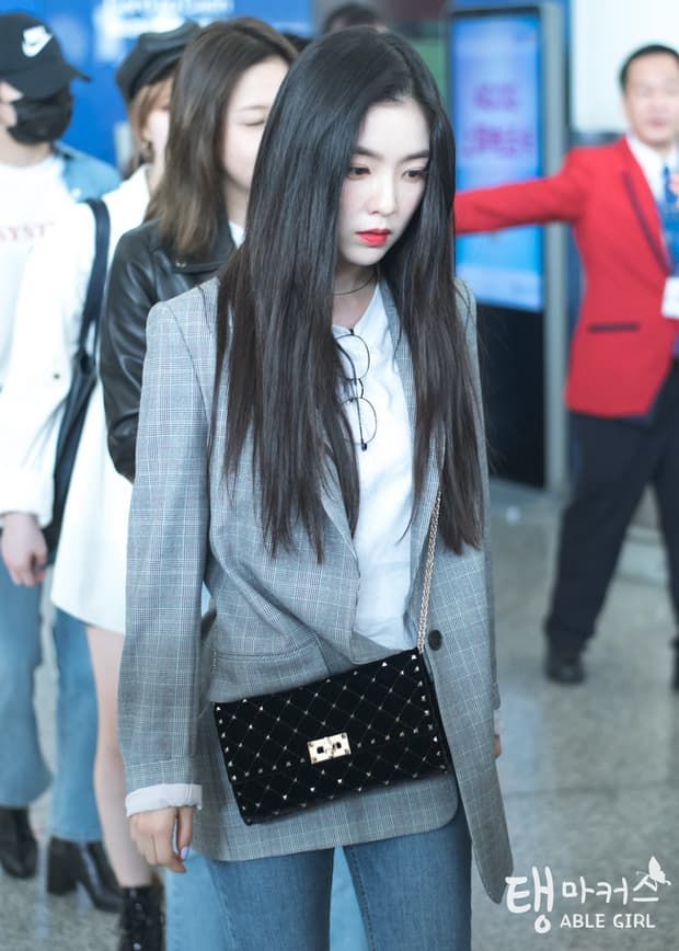 Muôn kiểu mix blazer chuẩn sao Hàn: blazer thắt eo, mix cùng crop top
