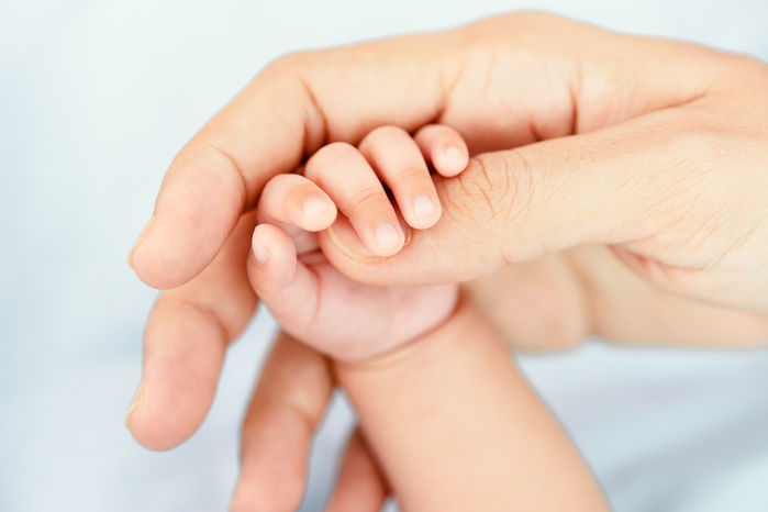 GS Kiso Kubota: Để trẻ thông minh cha mẹ hãy chạm vào tay, chân trẻ