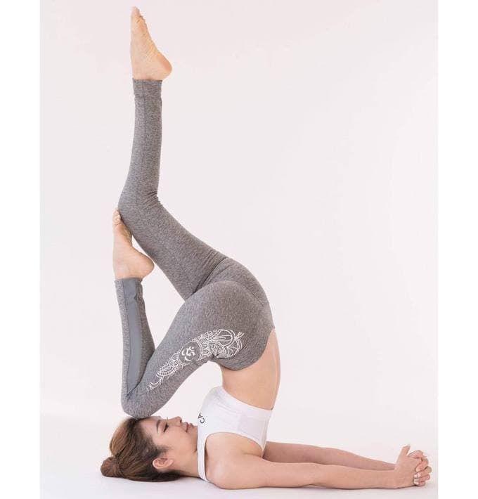 Hồ Ngọc Hà, Sĩ Thanh và màn tạo dáng siêu đỉnh như bậc thầy yoga