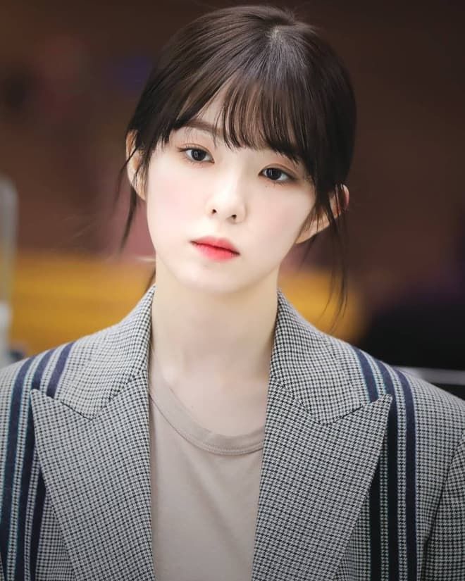 Nàng muốn xinh xắn rạng ngời cứ áp dụng 4 kiểu tóc mái như Irene