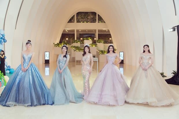 Nhã Phương gầy gò, Quang Lê đăng ảnh ôm vợ cũ Hồ Quang Hiếu