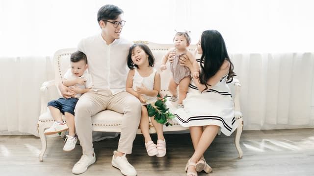 Nhà văn Gào ly hôn chồng sau 10 năm, CDM thay nhau bình luận động viên