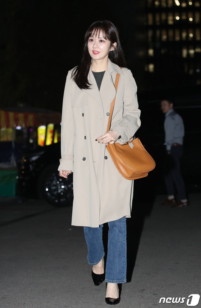 Ở tuổi 40, Jang Nara trẻ trung xinh đẹp đến độ được ví như búp bê