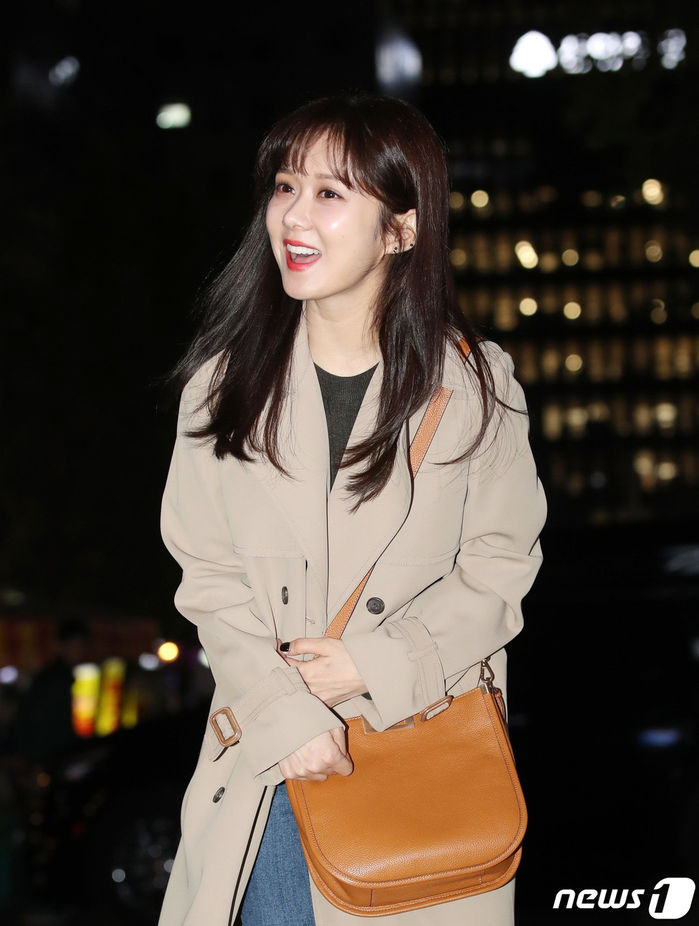 Ở tuổi 40, Jang Nara trẻ trung xinh đẹp đến độ được ví như búp bê