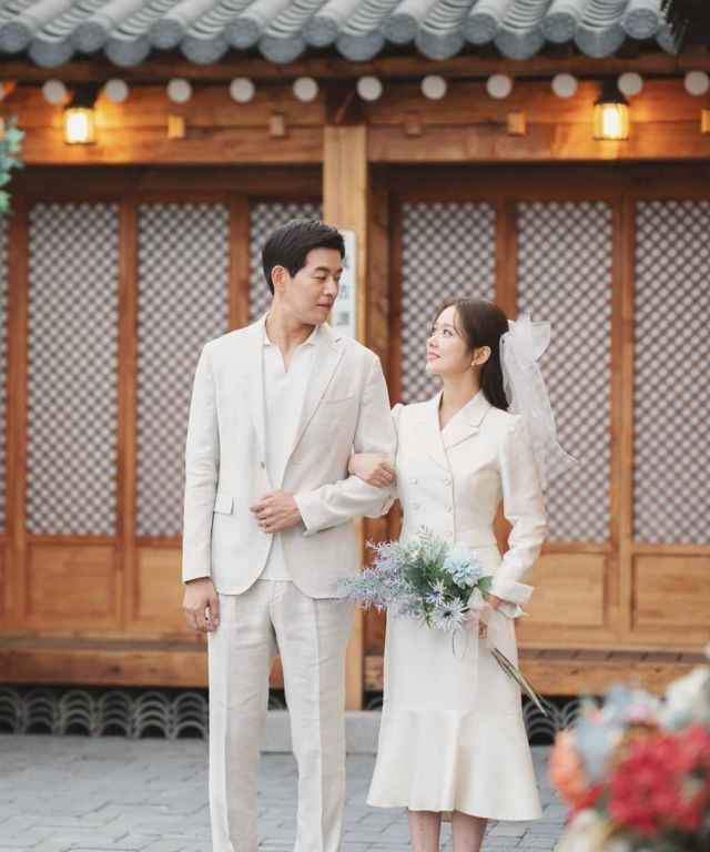 Ở tuổi 40, Jang Nara trẻ trung xinh đẹp đến độ được ví như búp bê