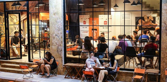 Phá sản vì sinh viên uống cà phê 20.000 đồng mà ngồi suốt 5 tiếng