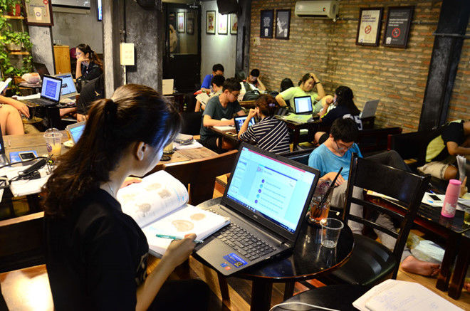 Phá sản vì sinh viên uống cà phê 20.000 đồng mà ngồi suốt 5 tiếng