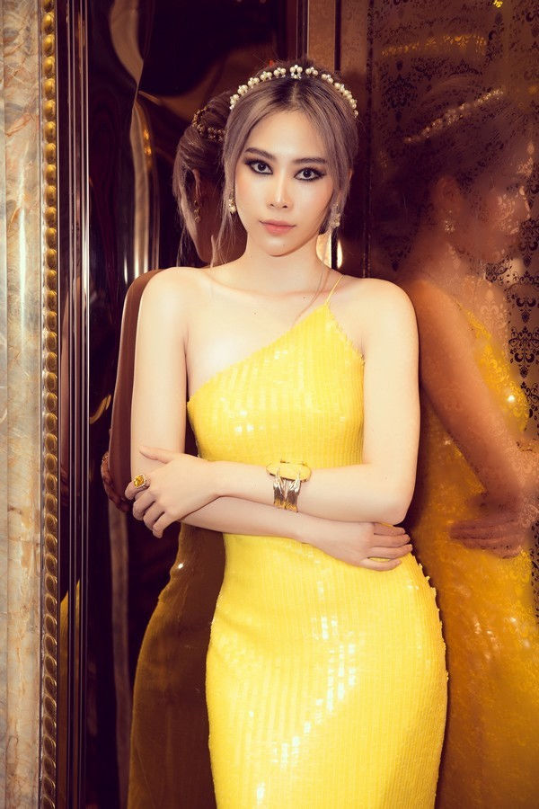 Phong cách sao Việt: Lan Ngọc, Nhã Phương như nữ thần