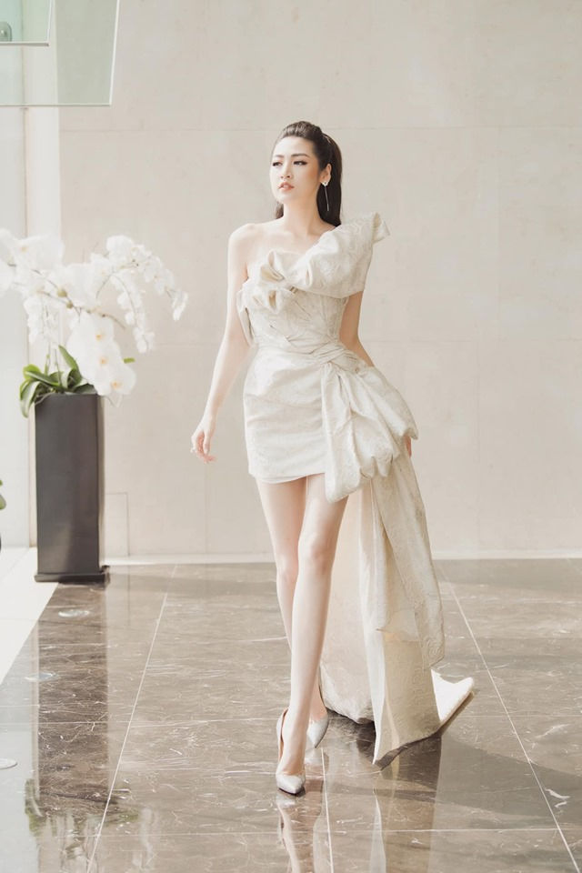 Phong cách sao Việt: Lan Ngọc, Nhã Phương như nữ thần