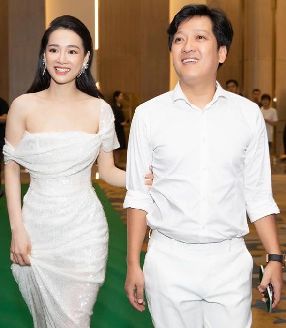 Quá khứ nghèo khó của sao Vbiz: MC Quyền Linh từng phải xin cháo ăn
