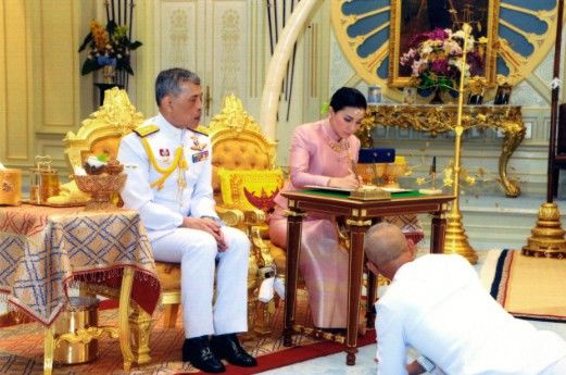 Quan lộ thần tốc của Hoàng hậu Suthida 6 năm từ thiếu uý lên đại tướng