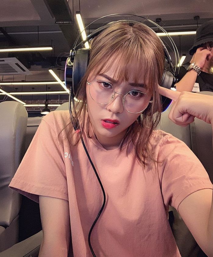 Ribi Sachi và MisThy chính thức gia nhập hội hot girl thống trị MXH