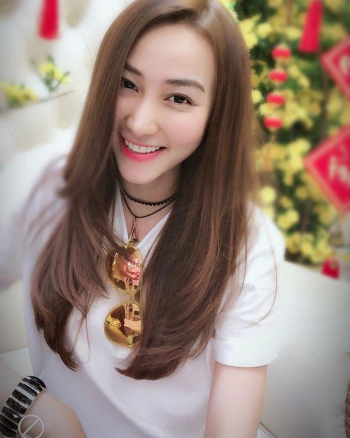 Sắc vóc mỹ nhân khi rời xa Vbiz: Hương Tràm đẹp trẻ trung đúng tuổi 24