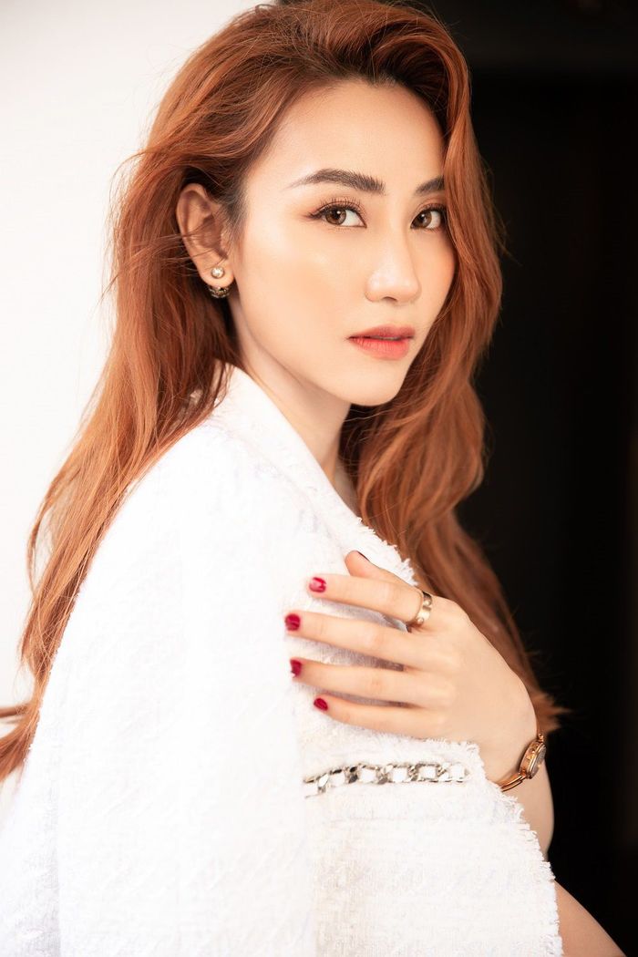 Sắc vóc mỹ nhân khi rời xa Vbiz: Hương Tràm đẹp trẻ trung đúng tuổi 24