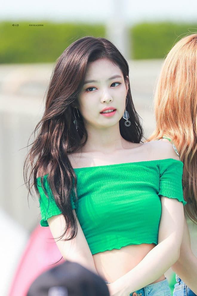 Sao Hàn với xương quai xanh đẹp “mướt mắt”: Lisa, Jennie đều xuất sắc