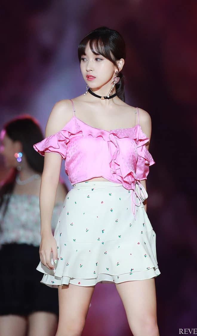 Sao Hàn với xương quai xanh đẹp “mướt mắt”: Lisa, Jennie đều xuất sắc