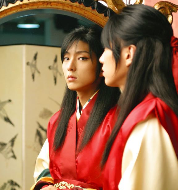 Sao nam giả gái đẹp nhất Kbiz: Lee Jun Ki, Jang Dong Yoon góp mặt